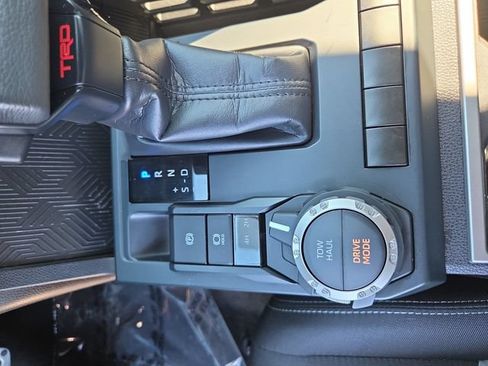 Used 2025 Toyota Tacoma TRD Sport AWD/4WD image 23
