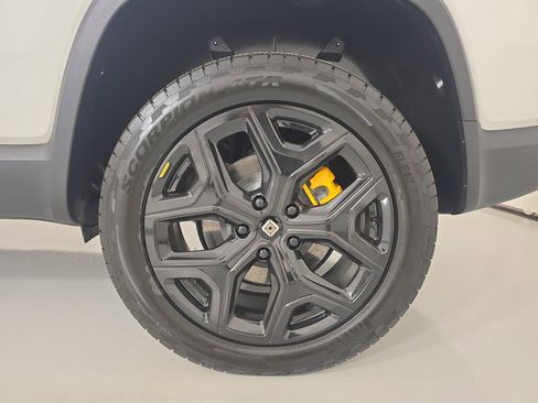 Used 2024 Rivian R1S Adventure AWD/4WD image 10