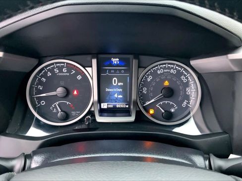 Used 2022 Toyota Tacoma SR5 RWD image 25