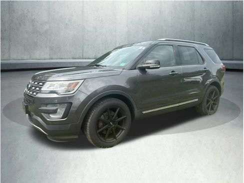 Used 2017 Ford Explorer XLT w/ Equipment Group 202A AWD/4WD image 1