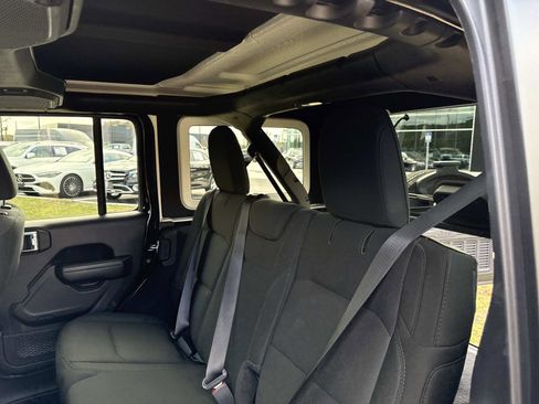 Used 2022 Jeep Wrangler Unlimited Sport image 15