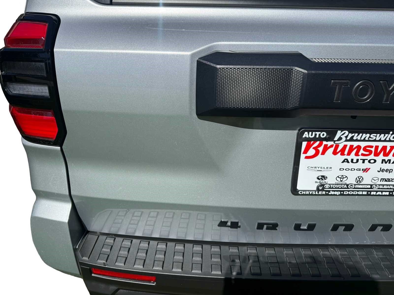 Used 2025 Toyota 4Runner SR5 AWD/4WD image 17