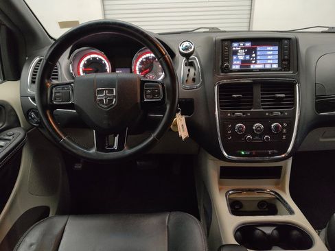 Used 2017 Dodge Grand Caravan SXT FWD image 22