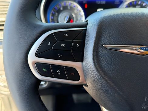 Used 2023 Chrysler 300 Touring w/ Sport Appearance Package image 30