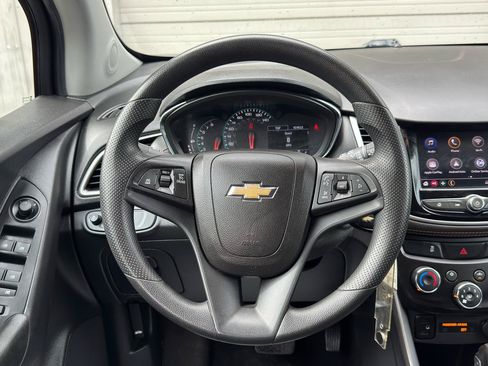 Used 2021 Chevrolet Trax LT AWD/4WD image 18