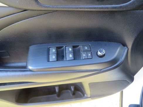 Used 2019 Toyota Highlander SE image 11