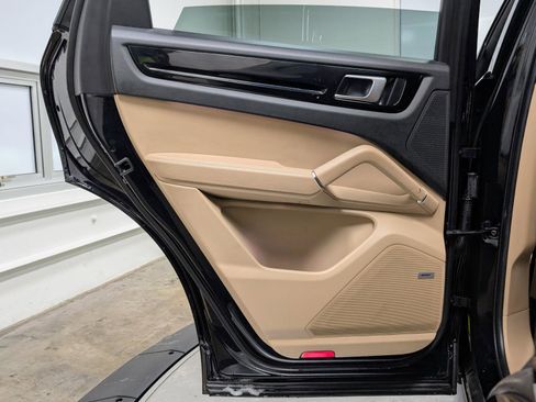 Used 2022 Porsche Cayenne image 17