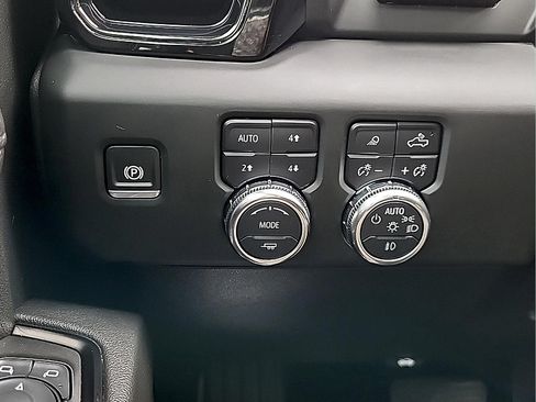 Used 2024 GMC Sierra 3500 AT4 w/ Technology Package AWD/4WD image 22