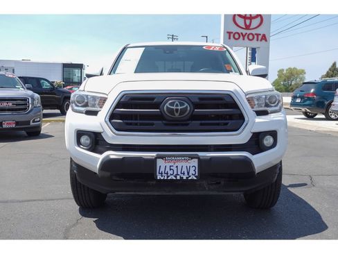 Used 2018 Toyota Tacoma SR5 RWD image 9