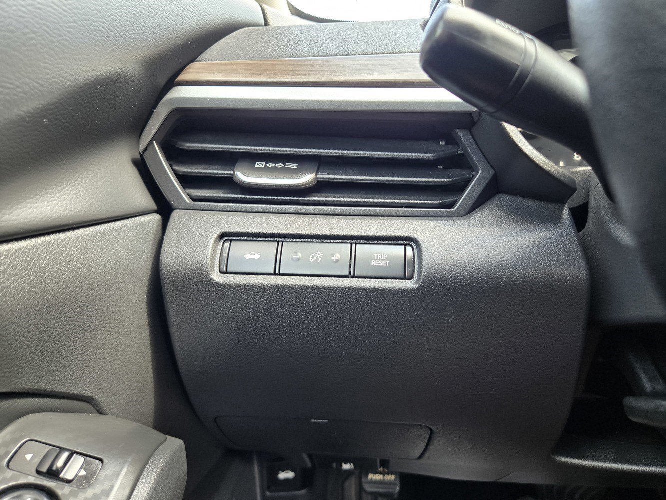 Used 2024 Nissan Altima 2.5 SV FWD image 21