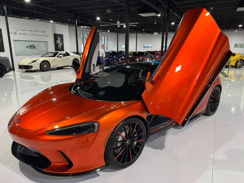Used 2020 McLaren GT image 11