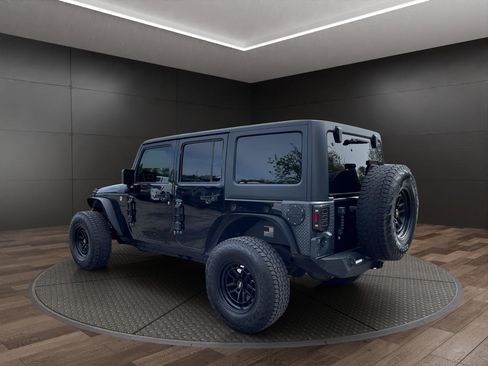 Used 2017 Jeep Wrangler Unlimited Sahara AWD/4WD image 6