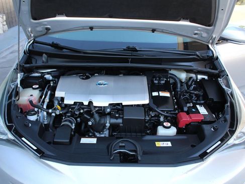 Used 2017 Toyota Prius Four image 30