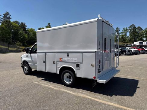 New 2027 Ford E-350 and Econoline 350 Super Duty w/ Power Equipment Group RWD image 3