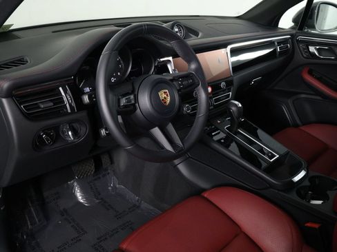 Certified 2026 Porsche Macan Turbo AWD/4WD image 4