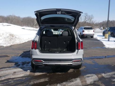 Used 2023 Kia Sorento SX image 16