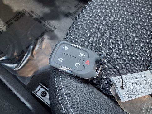 Used 2024 GMC Terrain SLE w/ Driver Convenience Package image 16