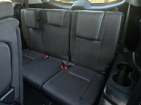 Certified 2018 Toyota Highlander LE w/ Carpet Mat Package (TMS) FWD image 12