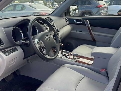 Used 2013 Toyota Highlander Limited AWD/4WD image 32