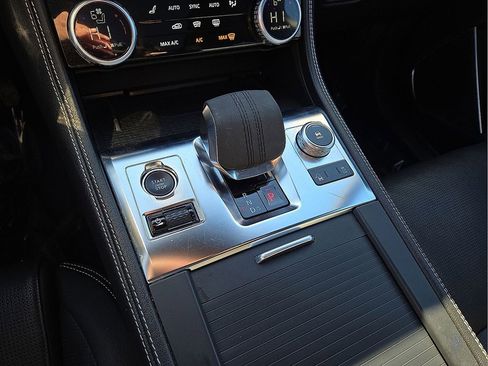 Used 2024 Jaguar F-PACE R-Dynamic S image 27