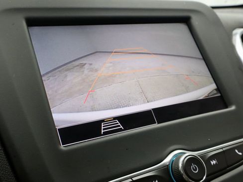 Used 2024 Chevrolet Equinox LS w/ Driver Confidence II Package FWD image 2