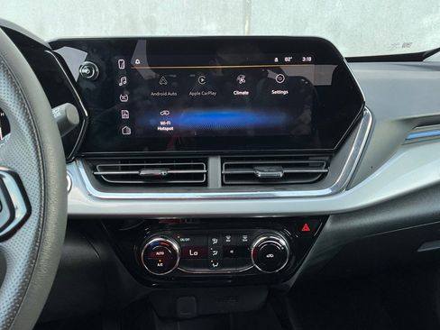 Used 2025 Chevrolet Trax LT image 24