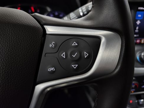 Used 2023 GMC Acadia SLT image 13