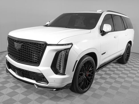 Used 2026 Cadillac Escalade V w/ LPO, ONYX Package AWD/4WD image 7