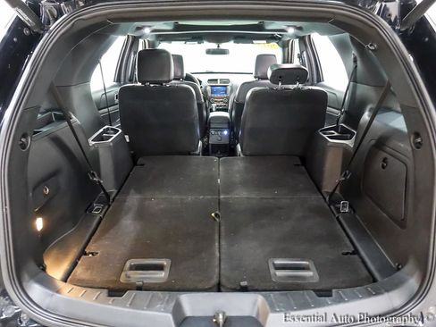 Used 2018 Ford Explorer XLT w/ Equipment Group 202A image 29