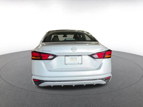 Used 2024 Nissan Altima 2.5 SV image 12