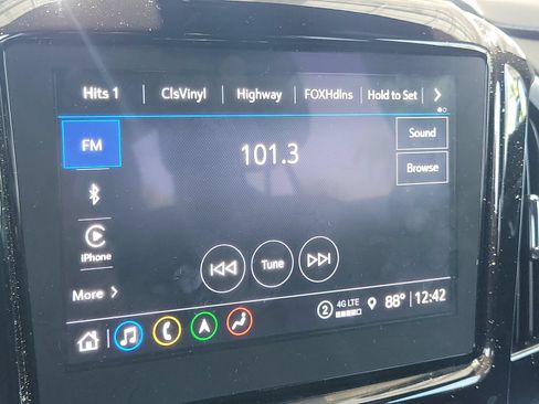 Used 2023 Chevrolet Traverse High Country FWD image 13