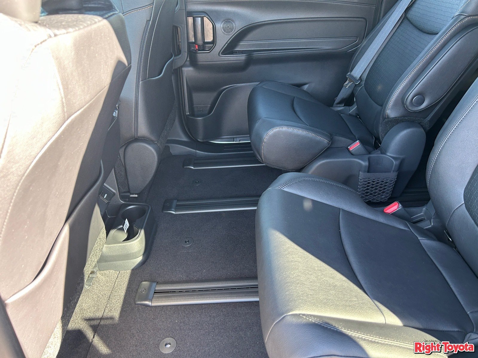New 2026 Toyota Sienna XLE Woodland Edition AWD/4WD image 17
