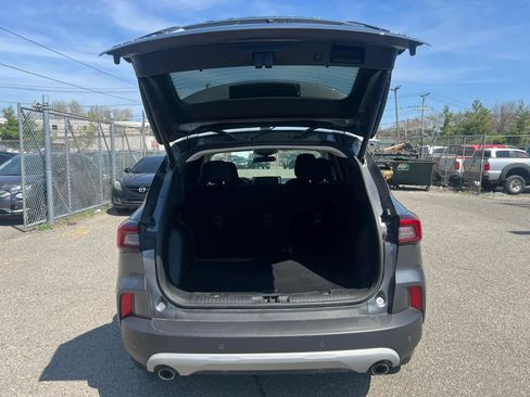 Used 2023 Ford Escape Active w/ Tech Pack #1 AWD/4WD image 9