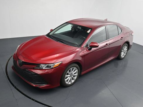 Used 2019 Toyota Camry LE FWD image 12