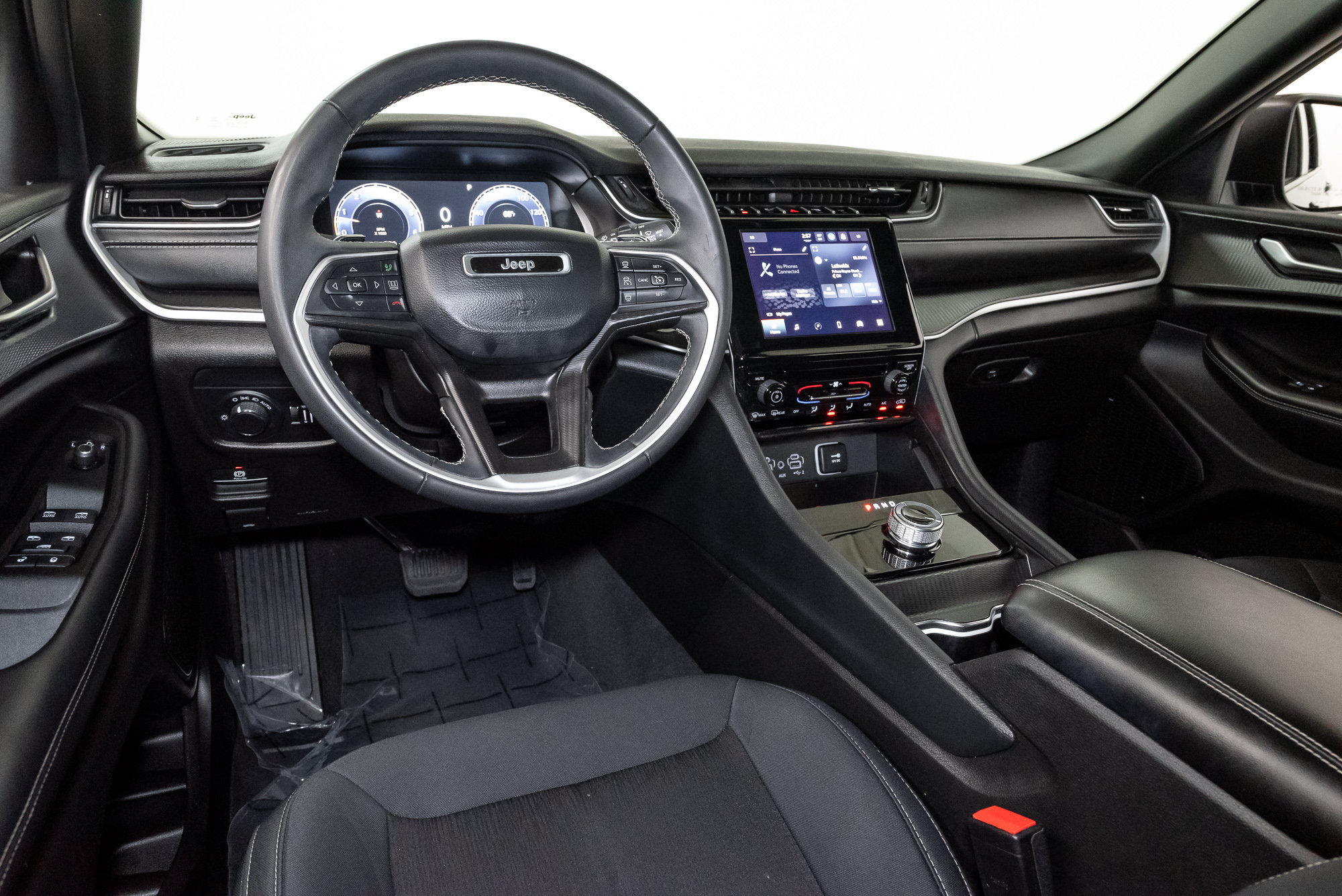 Used 2024 Jeep Grand Cherokee Laredo X AWD/4WD image 7