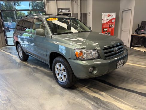 Used 2007 Toyota Highlander 4WD V6 w/ 3rd Row image 1