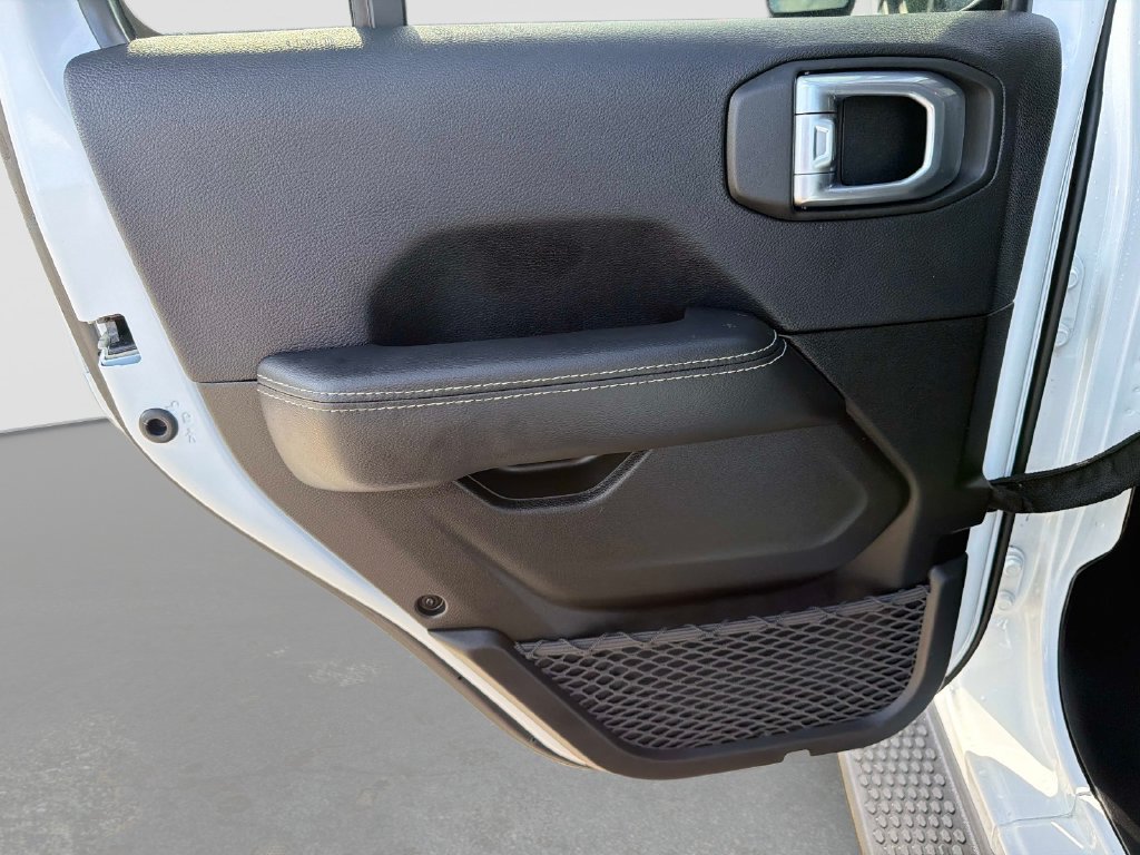 Used 2023 Jeep Wrangler Unlimited Sahara w/ Cold Weather Group AWD/4WD image 13