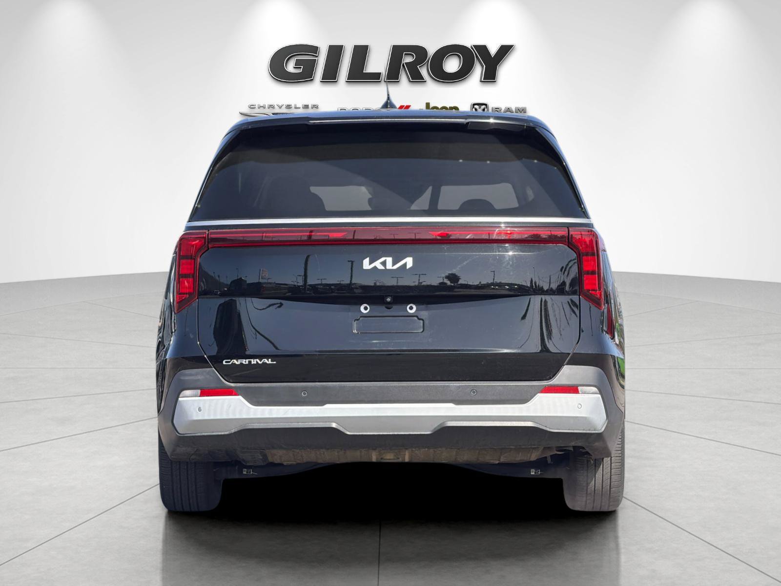 Used 2025 Kia Carnival FWD image 5