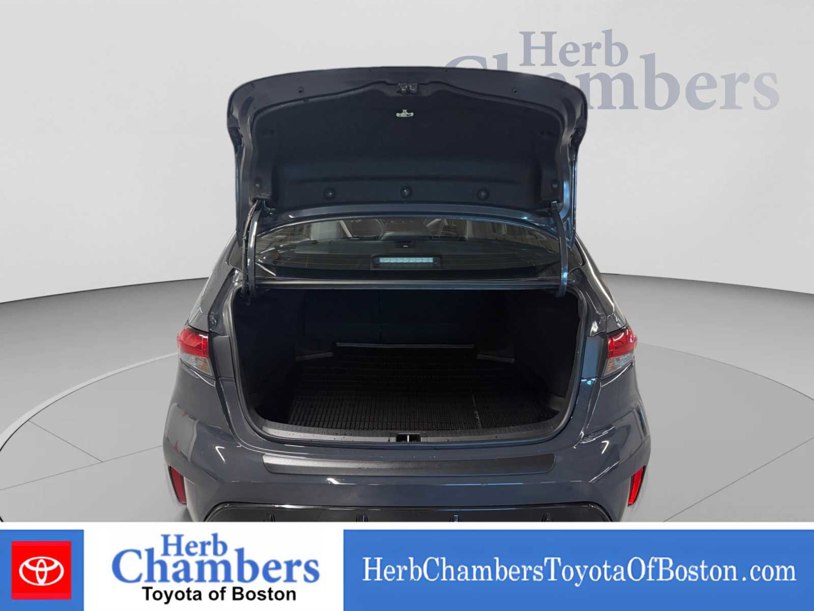Used 2025 Toyota Corolla XSE FWD image 4