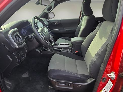 Used 2021 Toyota Tacoma TRD Off-Road image 12