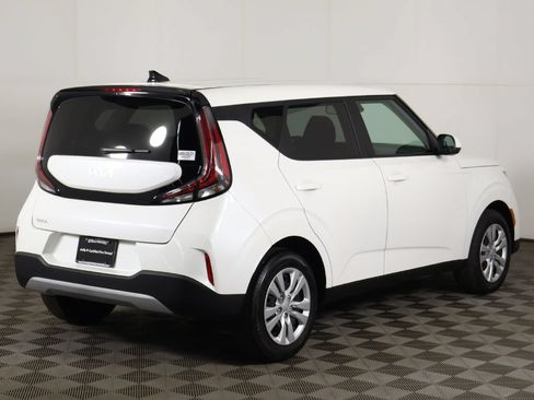 Used 2025 Kia Soul LX FWD image 8