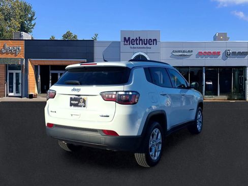 Used 2024 Jeep Compass Latitude AWD/4WD image 4