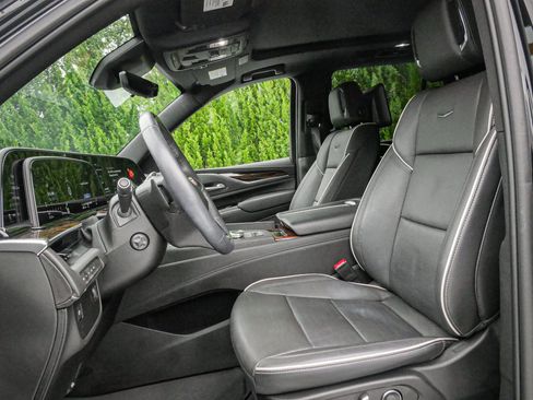 Used 2024 Cadillac Escalade Premium Luxury AWD/4WD image 7