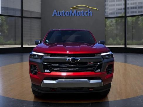 Used 2025 Chevrolet Colorado Z71 w/ Technology Package AWD/4WD image 3
