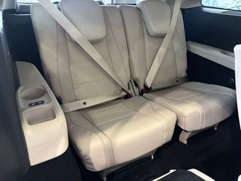 New 2026 Mercedes-Benz GLS 450 4MATIC image 31