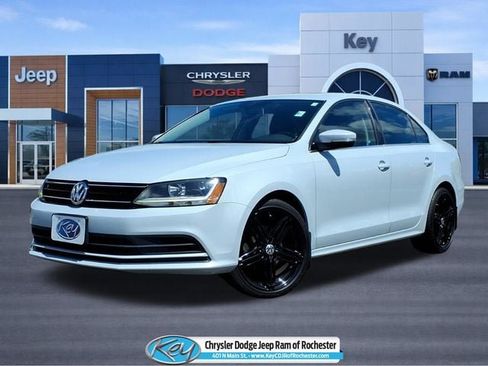 Used 2017 Volkswagen Jetta SE FWD image 1