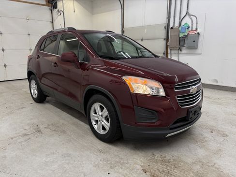 Used 2016 Chevrolet Trax LT w/ LT Sun and Sound Package FWD image 5