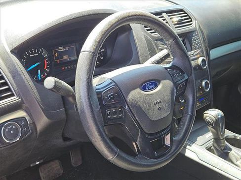 Used 2018 Ford Explorer XLT FWD image 10