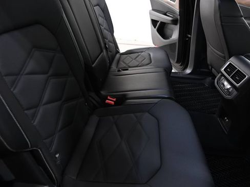 Used 2025 Volkswagen Atlas SE AWD/4WD image 28
