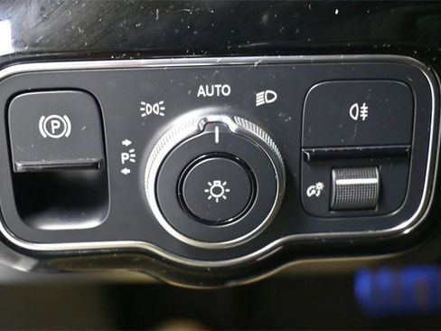 Used 2020 Mercedes-Benz CLA 250 4MATIC image 18